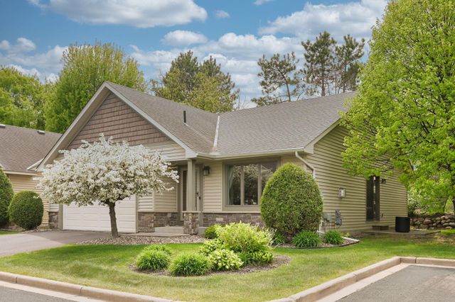 1003 Farrell Street S, Maplewood, MN 55119