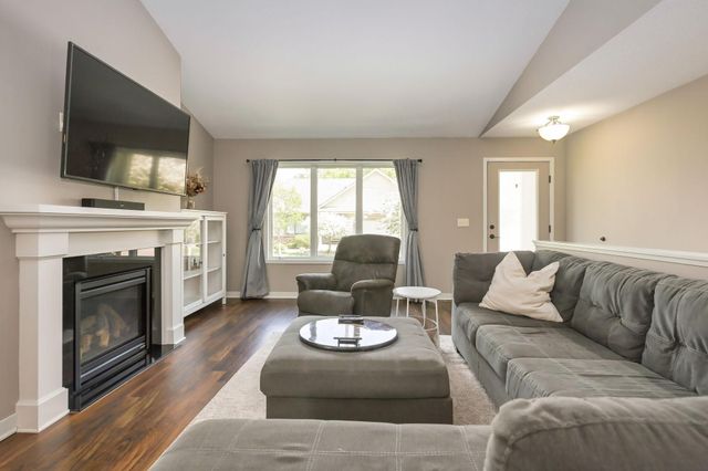 1003 Farrell Street S, Maplewood, MN 55119