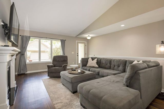 1003 Farrell Street S, Maplewood, MN 55119