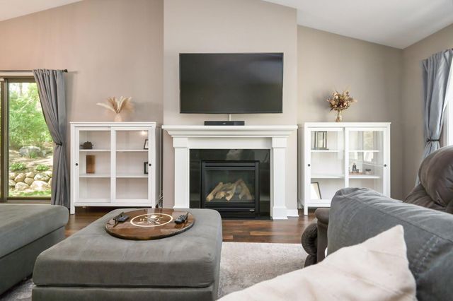 1003 Farrell Street S, Maplewood, MN 55119