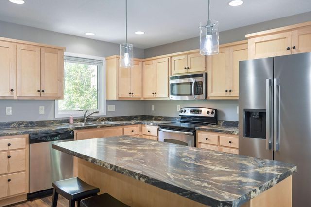 1003 Farrell Street S, Maplewood, MN 55119