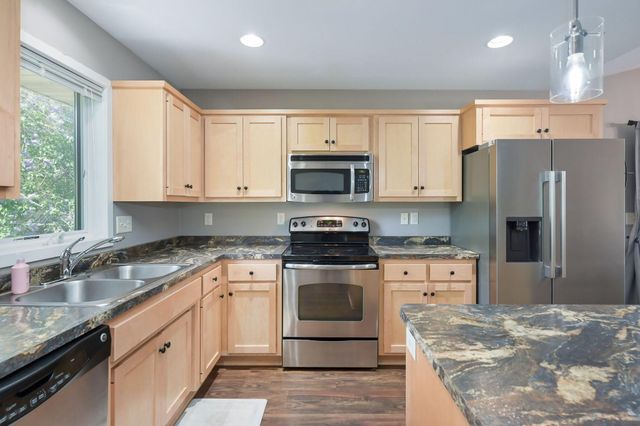 1003 Farrell Street S, Maplewood, MN 55119