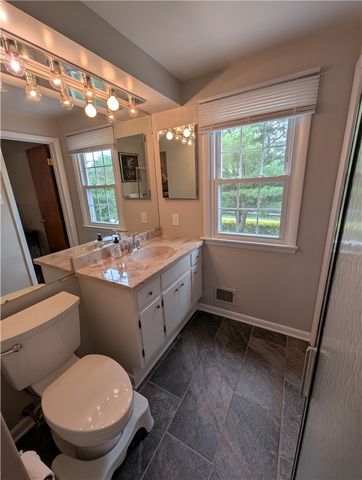 100 Southridge Dr, Monroeville, PA 15146