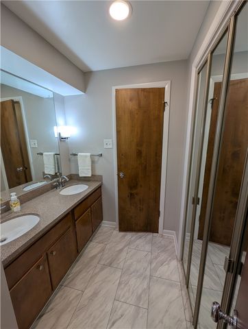 100 Southridge Dr, Monroeville, PA 15146