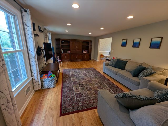 100 Southridge Dr, Monroeville, PA 15146
