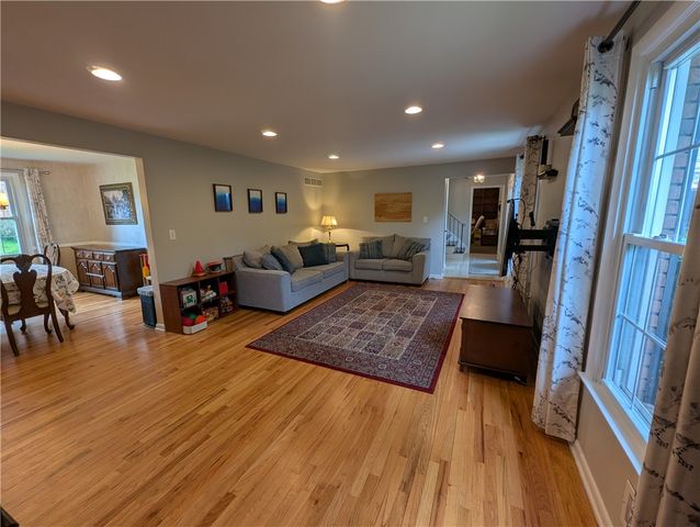 100 Southridge Dr, Monroeville, PA 15146