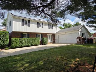 100 Southridge Dr, Monroeville, PA 15146