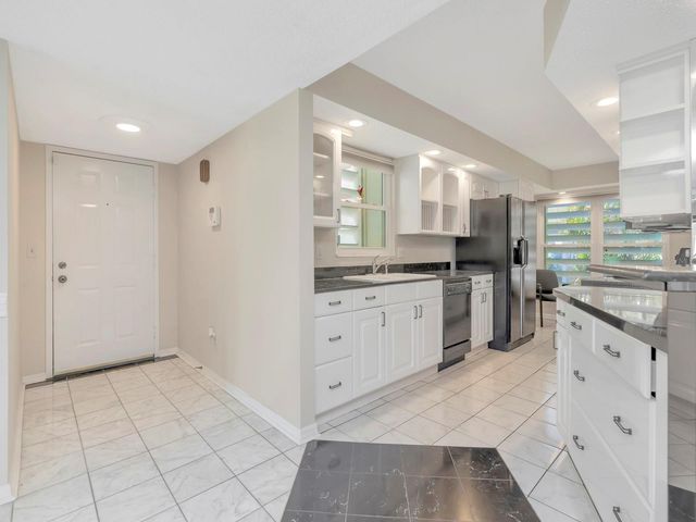 7871 SAILBOAT KEY BOULEVARD S 108, St Petersburg, FL 33707