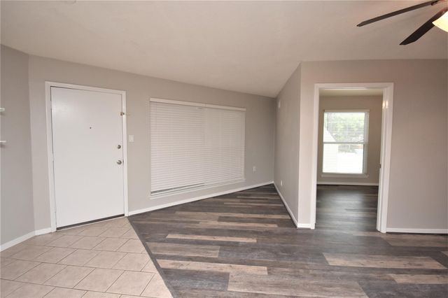 909 Fm 517 Road E F, Dickinson, TX 77539