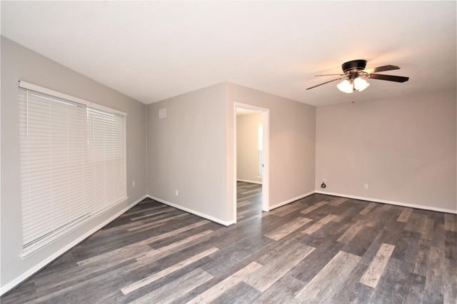 909 Fm 517 Road E F, Dickinson, TX 77539