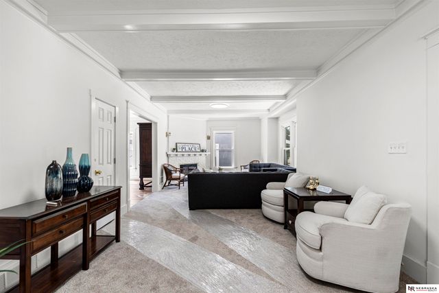 323 N 38th Avenue, Omaha, NE 68131