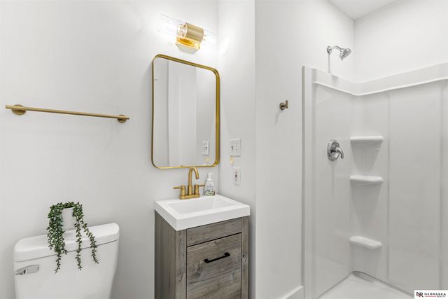 323 N 38th Avenue, Omaha, NE 68131