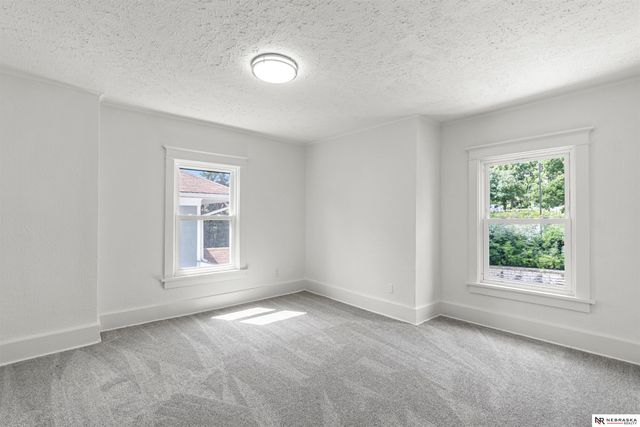 323 N 38th Avenue, Omaha, NE 68131