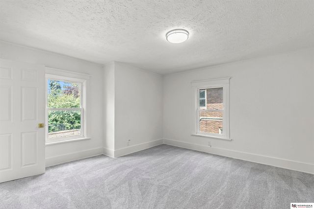 323 N 38th Avenue, Omaha, NE 68131