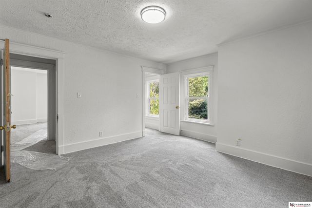 323 N 38th Avenue, Omaha, NE 68131