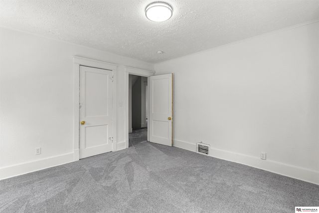 323 N 38th Avenue, Omaha, NE 68131