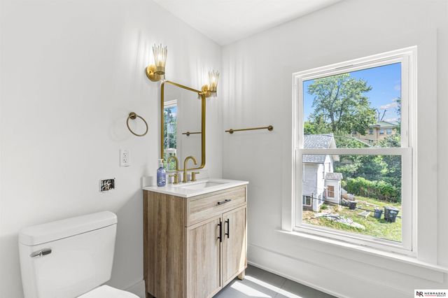 323 N 38th Avenue, Omaha, NE 68131