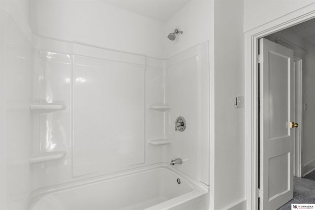 323 N 38th Avenue, Omaha, NE 68131