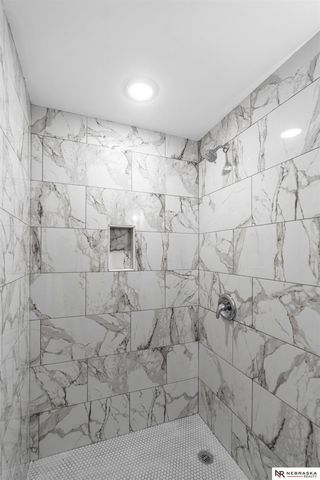 323 N 38th Avenue, Omaha, NE 68131