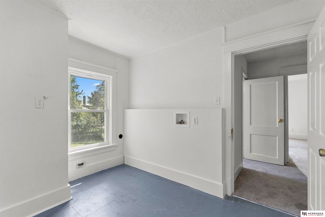 323 N 38th Avenue, Omaha, NE 68131