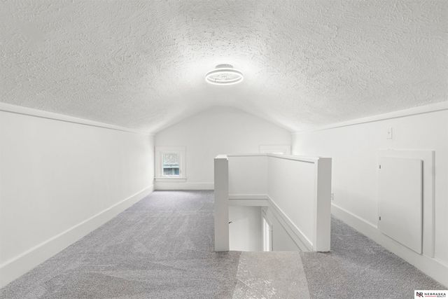 323 N 38th Avenue, Omaha, NE 68131