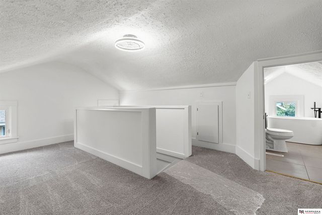 323 N 38th Avenue, Omaha, NE 68131