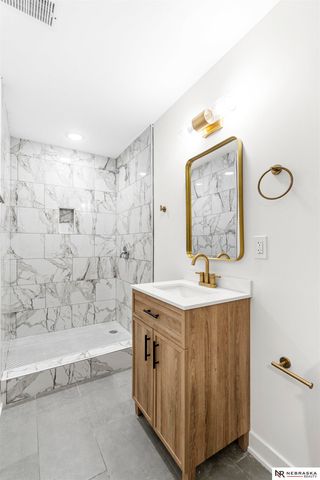 323 N 38th Avenue, Omaha, NE 68131