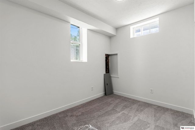 323 N 38th Avenue, Omaha, NE 68131