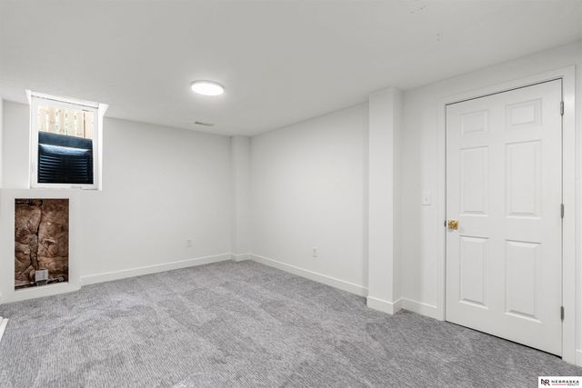 323 N 38th Avenue, Omaha, NE 68131