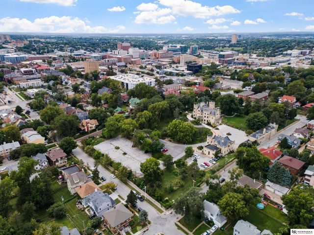 323 N 38th Avenue, Omaha, NE 68131