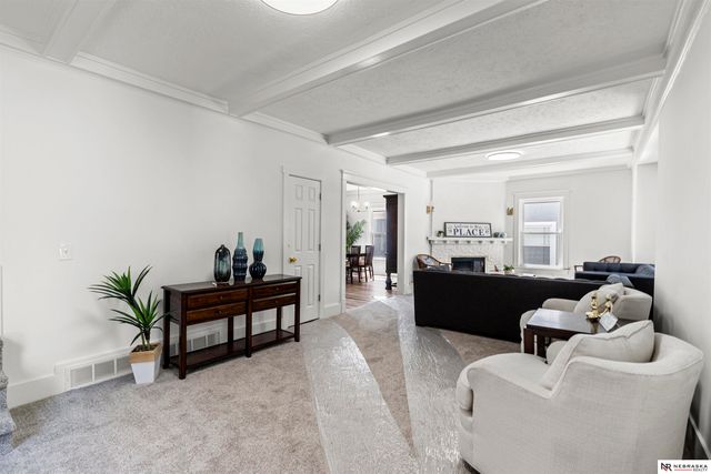 323 N 38th Avenue, Omaha, NE 68131