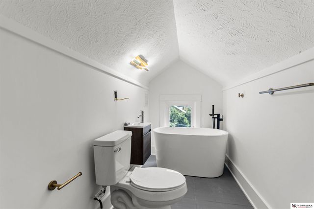 323 N 38th Avenue, Omaha, NE 68131