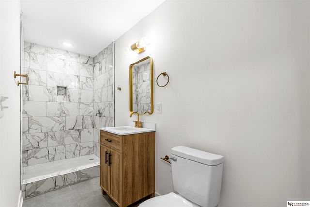 323 N 38th Avenue, Omaha, NE 68131