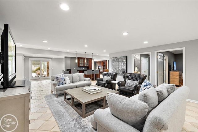 5748 Brookside Lane, Washington Twp, MI 48094