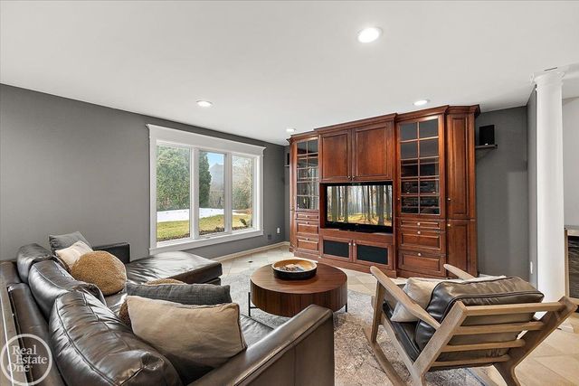 5748 Brookside Lane, Washington Twp, MI 48094