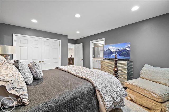 5748 Brookside Lane, Washington Twp, MI 48094