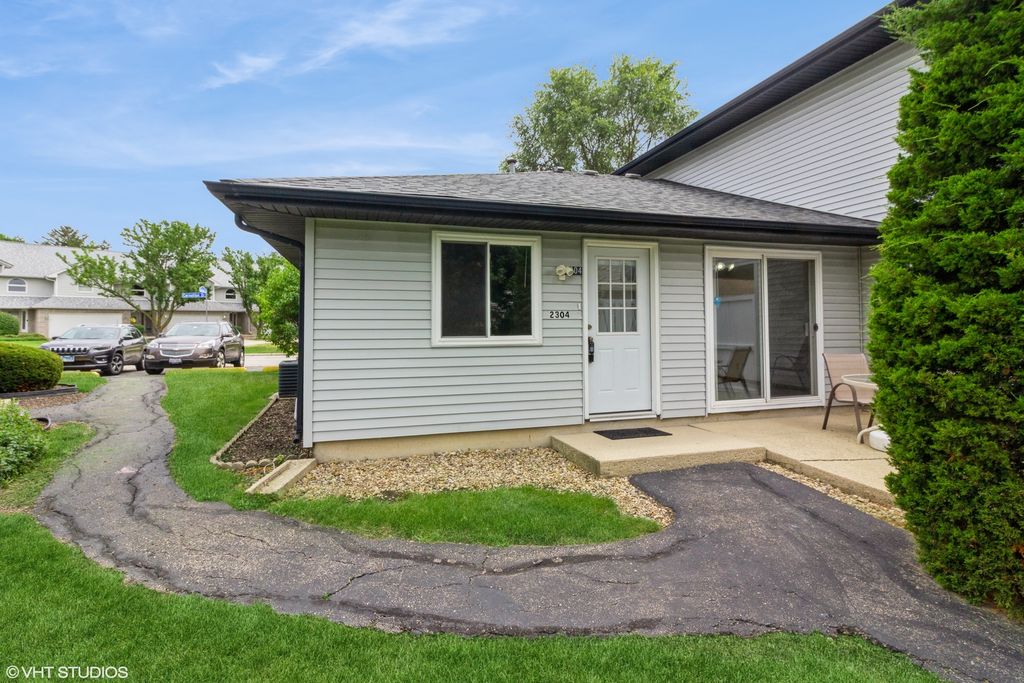 2304 Carnation Drive 2304, Crest Hill, IL 60403