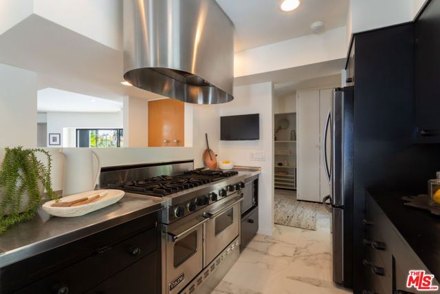 2034 Outpost Drive, Los Angeles, CA 90068