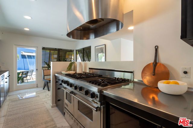 2034 Outpost Drive, Los Angeles, CA 90068