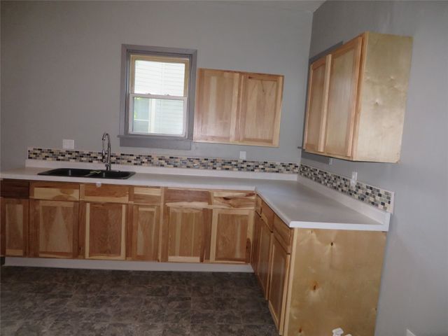 1434 Martin Luther King Jr Parkway, Des Moines, IA 50314