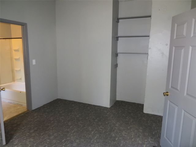 1434 Martin Luther King Jr Parkway, Des Moines, IA 50314