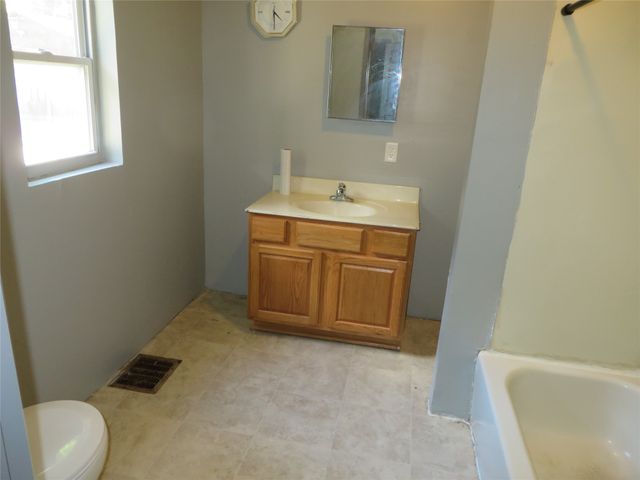 1434 Martin Luther King Jr Parkway, Des Moines, IA 50314