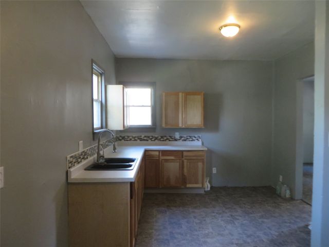 1434 Martin Luther King Jr Parkway, Des Moines, IA 50314