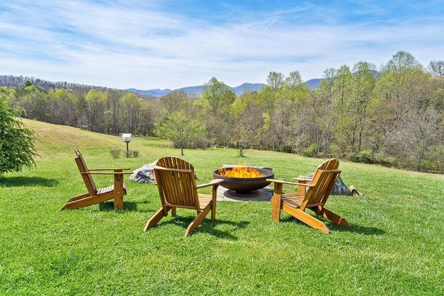 69 Lyndhurst Lane, Young Harris, GA 30582
