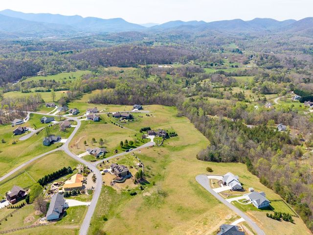 69 Lyndhurst Lane, Young Harris, GA 30582