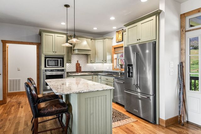 69 Lyndhurst Lane, Young Harris, GA 30582