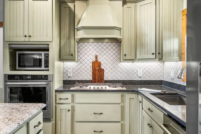 69 Lyndhurst Lane, Young Harris, GA 30582