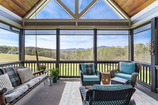 69 Lyndhurst Lane, Young Harris, GA 30582