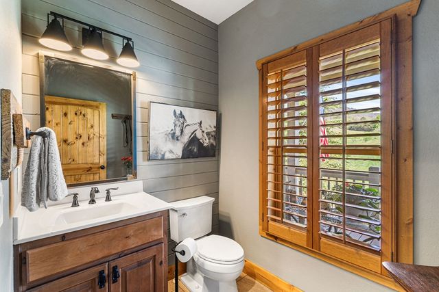 69 Lyndhurst Lane, Young Harris, GA 30582