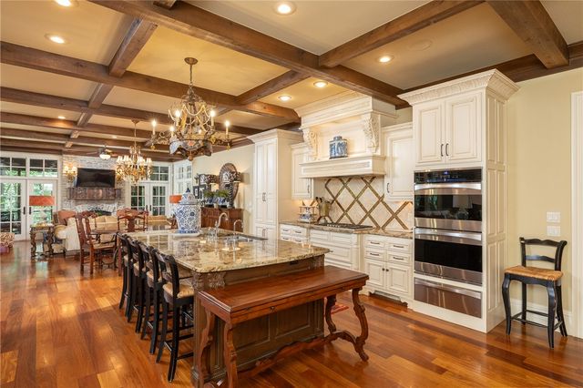 4872 Prestwick South Circle, Fayetteville, AR 72704